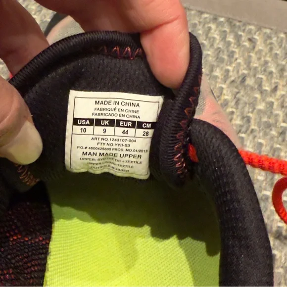 Under Armour Venom Spine Black & Red Sneaker Mens Size 10 - Picture 5 of 9